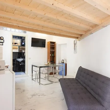 Easy Loft Next To Loreto Metro Stop Διαμέρισμα *