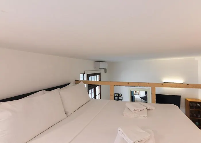 Easy Loft Next To Loreto Metro Stop Διαμέρισμα *