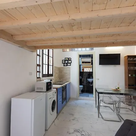 Apartament Easy Loft Next To Loreto Metro Stop Mediolan